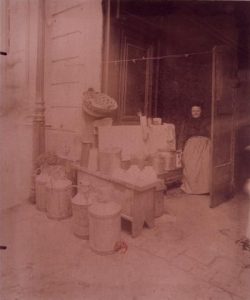 Marchande de café, la laitière, rue Mouffetard 